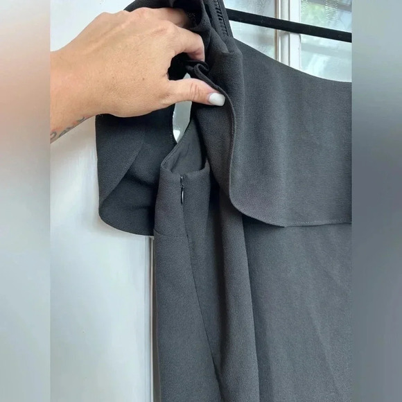 Maggy London Classic Black Cold Shoulder Ruffle Shift Dress Women’s Size 14 - Picture 8 of 12